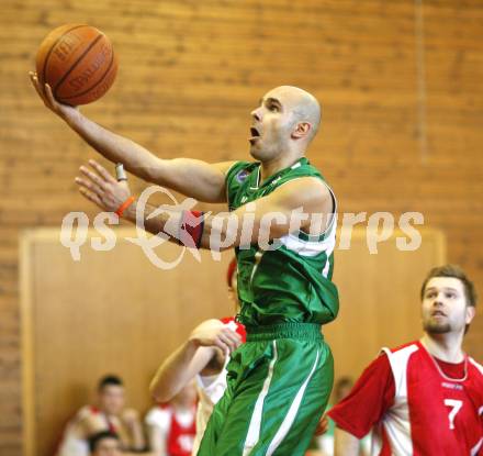 Basketball 2. Bundesliga. KOS Klagenfurt gegen ATSE Graz. Edo Ceman (KOS). Klagenfurt, am 24.2.2008.
Foto: Kuess
---
pressefotos, pressefotografie, kuess, qs, qspictures, sport, bild, bilder, bilddatenbank