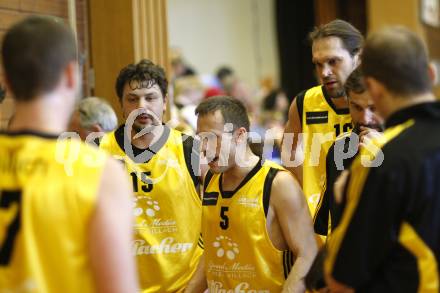 Basketball 2. Bundesliga. KOS Klagenfurt gegen ABC Villach. Time out. Admir Smajic, Georg Seidel, Helmut Moschik (Villach). Klagenfurt, am 24.2.2008.
Foto: Kuess
---
pressefotos, pressefotografie, kuess, qs, qspictures, sport, bild, bilder, bilddatenbank