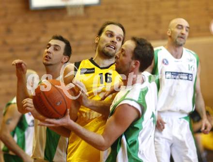 Basketball 2. Bundesliga. KOS Klagenfurt gegen ABC Villach. Filip Ereiz, Stefan Hribar, Nenad Videka (KOS), Helmut Moschik (Villach). Klagenfurt, am 24.2.2008.
Foto: Kuess
---
pressefotos, pressefotografie, kuess, qs, qspictures, sport, bild, bilder, bilddatenbank