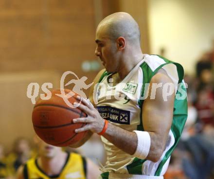 Basketball 2. Bundesliga. KOS Klagenfurt gegen ABC Villach. Edo Ceman (KOS). Klagenfurt, am 24.2.2008.
Foto: Kuess
---
pressefotos, pressefotografie, kuess, qs, qspictures, sport, bild, bilder, bilddatenbank