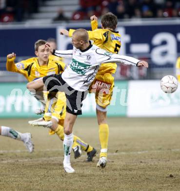 Fussball Bundesliga. T-Mobile. SK Austria Kaernten gegen SK Sturm Graz. Patrick Wolf (Kaernten), Mark Prettenthaler (Graz). Klagenfurt, am 25.2.2008.
Copyright Kuess

---
pressefotos, pressefotografie, kuess, qs, qspictures, sport, bild, bilder, bilddatenbank