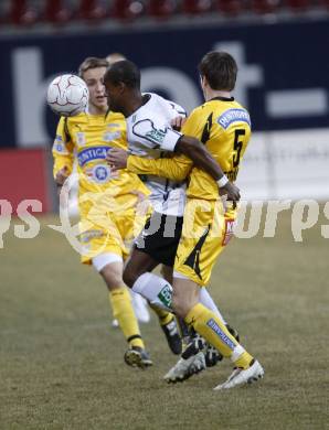 Fussball Bundesliga. T-Mobile. SK Austria Kaernten gegen SK Sturm Graz. Alexandre Chiquinho da Silva (Kaernten), Mark Prettenthaler (Graz). Klagenfurt, am 26.2.2008.
Copyright Kuess

---
pressefotos, pressefotografie, kuess, qs, qspictures, sport, bild, bilder, bilddatenbank