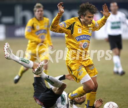 Fussball Bundesliga. T-Mobile. SK Austria Kaernten gegen SK Sturm Graz.Patrick Wolf (Kaernten), Fabian Lamotte (Graz).  Klagenfurt, am 25.2.2008.
Copyright Kuess

---
pressefotos, pressefotografie, kuess, qs, qspictures, sport, bild, bilder, bilddatenbank