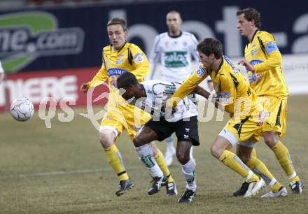 Fussball Bundesliga. T-Mobile. SK Austria Kaernten gegen SK Sturm Graz. Alexandre Chiquinho da Silva (Kaernten), Mark Prettenthaler (Graz). Klagenfurt, am 26.2.2008.
Copyright Kuess

---
pressefotos, pressefotografie, kuess, qs, qspictures, sport, bild, bilder, bilddatenbank