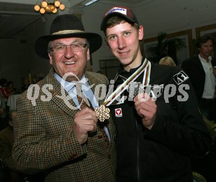 Schi, Ski Nordisch. Schispringen. Weltmeister, Vizeweltmeister. Empfang Martin Koch durch Stadt Villach. Villachs Buergermeister Helmut Manzenreiter, Martin Koch. Villach, am 27.2.2008.

Copyright Kuess

---
pressefotos, pressefotografie, kuess, qs, qspictures, sport, bild, bilder, bilddatenbank