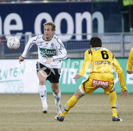 Fussball Bundesliga. T-Mobile. SK Austria Kaernten gegen SK Sturm Graz. Lukas Moessner (Kaernten), George Shashiashvili (Graz). Klagenfurt, am 25.2.2008.
Copyright Kuess

---
pressefotos, pressefotografie, kuess, qs, qspictures, sport, bild, bilder, bilddatenbank