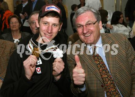 Schi, Ski Nordisch. Schispringen. Weltmeister, Vizeweltmeister. Empfang Martin Koch durch Stadt Villach. Martin Koch, Villachs Buergermeister Helmut Manzenreiter. Villach, am 27.2.2008.

Copyright Kuess

---
pressefotos, pressefotografie, kuess, qs, qspictures, sport, bild, bilder, bilddatenbank