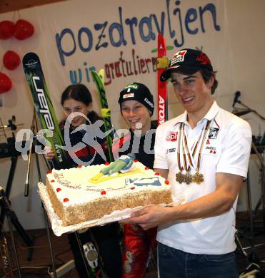 Nordische Kombination. Empfang Juniorenweltmeister Tomaz Druml. Tomaz Druml mit Kindern des SV Achomitz. Achomitz, am 3.2.2008.

Copyright Kuess

---
pressefotos, pressefotografie, kuess, qs, qspictures, sport, bild, bilder, bilddatenbank