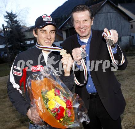 Nordische Kombination. Empfang Juniorenweltmeister Tomaz Druml. Tomaz Druml, Olympiasieger Karl Schnabl. Achomitz, am 3.2.2008.

Copyright Kuess

---
pressefotos, pressefotografie, kuess, qs, qspictures, sport, bild, bilder, bilddatenbank