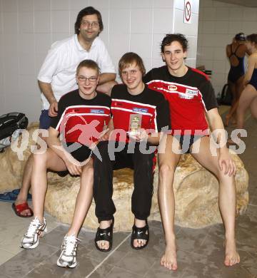 Schwimmen. Oesterreichische Nachwuchsmeisterschaften. Medaillengewinner SV Woerthersee. Trainer Klaus Brandstaetter, Manuel Rom, Kevin Hoefferer, Gregor Gatterer.  Klagenfurt, am 3.2.2008.

Copyright Kuess

---
pressefotos, pressefotografie, kuess, qs, qspictures, sport, bild, bilder, bilddatenbank