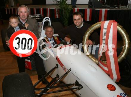 Motorsport. Bergrennen. 60. Geburtstag Hermann Waldy. Waldy Enkel Manuel, Landeshauptmannstellvertreter Gerhard Doerfler, Hermann Waldy, Michael Zele (Motorsport Zele). Feldkirchen,am1.3.2008.
Foto:Kuess
---
pressefotos, pressefotografie, kuess, qs, qspictures, sport, bild, bilder, bilddatenbank