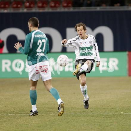 Fussball T-Mobile Bundesliga. SK Austria Kaernten gegen SV Mattersburg. Gerald Krajic, (Kaernten), Cem Atan(Mattersburg). Klagenfurt, am 26.2.2008.

Copyright Kuess

---
pressefotos, pressefotografie, kuess, qs, qspictures, sport, bild, bilder, bilddatenbank