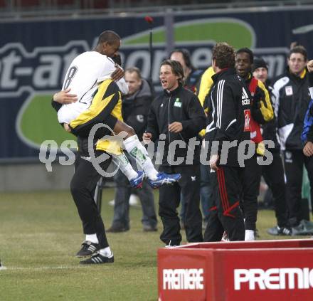 Fussball T-Mobile Bundesliga. SK Austria Kaernten gegen SV Mattersburg. Torjubel Austria, Chiquinho, Trainer, Frenkie Schinkels. Klagenfurt, am 26.2.2008.

Copyright Kuess

---
pressefotos, pressefotografie, kuess, qs, qspictures, sport, bild, bilder, bilddatenbank