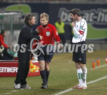 Fussball T-Mobile Bundesliga. SK Austria Kaernten gegen SV Mattersburg. Trainer frenkie Schinkels, Schiedsrichter Assistent, Martin Hiden (Kaernten).  Klagenfurt, am 8.3.2008.

Copyright Kuess

---
pressefotos, pressefotografie, kuess, qs, qspictures, sport, bild, bilder, bilddatenbank