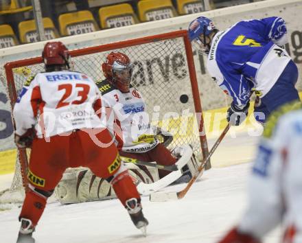 Eishockey. Oesterreichische Meisterschaft U20. KAC gegen VSV. Del Fabro, Schumnig (KAC), Michael Raffl (VSV). Klagenfurt, am 8.3.2008.

Copyright Kuess

---
pressefotos, pressefotografie, kuess, qs, qspictures, sport, bild, bilder, bilddatenbank