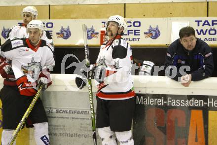 Eishockey Oberliga. Tarco Woelfe gegen ATUS Weiz. Manuel Ferrara, Josef Sulzbacher, Trainer Bojan Magazin (Tarco). Klagenfurt, am 8.3.2008.

Copyright Kuess

---
pressefotos, pressefotografie, kuess, qs, qspictures, sport, bild, bilder, bilddatenbank