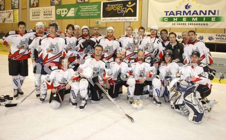 Eishockey Oberliga. Tarco Woelfe gegen ATUS Weiz. Mannschaftsfoto Tarco Woelfe mit Pokal fuer den 2. Platz. Klagenfurt, am 19.2.2008.

Copyright Kuess

---
pressefotos, pressefotografie, kuess, qs, qspictures, sport, bild, bilder, bilddatenbank