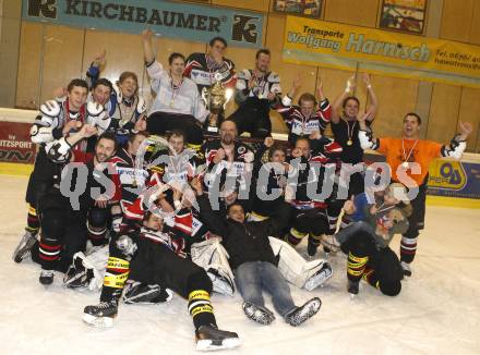 Eishockey Oberliga. Tarco Woelfe gegen ATUS Weiz. Jubel ATUS Weiz. Mannschaftsfoto. Klagenfurt, am 19.2.2008.

Copyright Kuess

---
pressefotos, pressefotografie, kuess, qs, qspictures, sport, bild, bilder, bilddatenbank