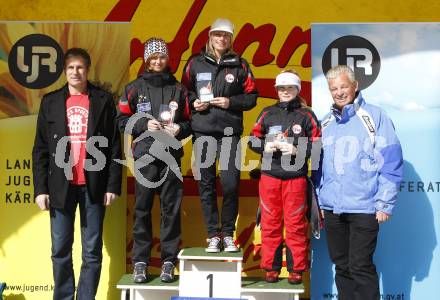 Schi Alpin, Ski Alpin. Kaerntner Landesjugendschitag. Schueler I weiblich: Rudolf Altersberger, Anna Poglitsch (HS Finkenstein, 2.), Anna Beihammer (SHS 2, 1.), Lena Thalmann (SHS Spittal/Drau 3.) Landessportdirektor Reinhard Tellian. Turrach, am 11.3.2008.
Foto: Kuess
---
pressefotos, pressefotografie, kuess, qs, qspictures, sport, bild, bilder, bilddatenbank