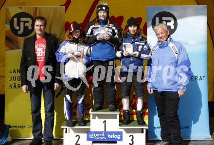 Schi Alpin, Ski Alpin. Kaerntner Landesjugendschitag. Kinder II weiblich: Rudolf Altersberger, Melissa Poecher (SHS Radenthein, 2.), Sabrina Strauss (HS Arnoldstein, 1.), Katharina Blueml (BG/BRG Moessingerstrasse 3.) Landessportdirektor Reinhard Tellian. Turrach, am 11.3.2008.
Foto: Kuess
---
pressefotos, pressefotografie, kuess, qs, qspictures, sport, bild, bilder, bilddatenbank