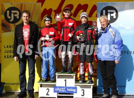 Schi Alpin, Ski Alpin. Kaerntner Landesjugendschitag. Kinder II maennlich: Rudolf Altersberger, Sebastian Walder (HS Feistritz/Drau 2.), Dominique Puschitz (HS Feistritz/Drau 1.), Mario Valente (VS Afritz, 3.) Landessportdirektor Reinhard Tellian. Turrach, am 11.3.2008.
Foto: Kuess
---
pressefotos, pressefotografie, kuess, qs, qspictures, sport, bild, bilder, bilddatenbank