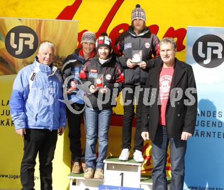 Schi Alpin, Ski Alpin. Kaerntner Landesjugendschitag. Schueler II weiblich: Landessportdirektor Reinhard Tellian, Katja Fertala (BG/BRG St. Martin-Villach, 2.), Nina Schnitzler (HS Friesach, 2.), Julia Franz (MHS Hermagor, 1.) Rudolf Altersberger . Turrach, am 11.3.2008.
Foto: Kuess
---
pressefotos, pressefotografie, kuess, qs, qspictures, sport, bild, bilder, bilddatenbank