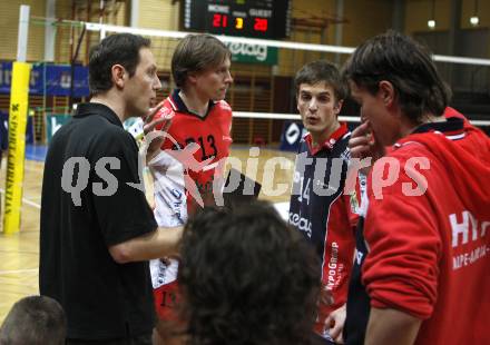 Volleyball Bundesliga Herren. Hypo VBK Klagenfurt gegen Hypo Niederoesterreich. Trainer Luca Tarantini, Simon Breuss, Alexander Xandi Huber (Hypo VBK). Klagenfurt, am 12.3.2008.

Copyright Kuess

---
pressefotos, pressefotografie, kuess, qs, qspictures, sport, bild, bilder, bilddatenbank