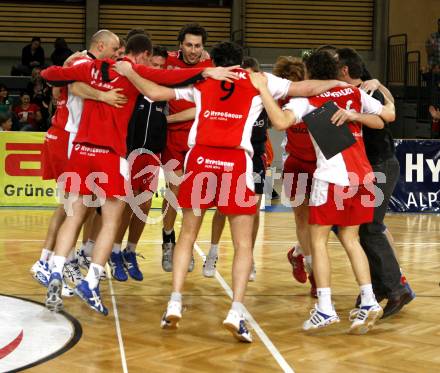 Volleyball Bundesliga. Hypo VBK Klagenfurt gegen VCA. Jubel Hypo VBK. Klagenfurt, am 12.3.2008.
Foto: Kuess
---
pressefotos, pressefotografie, kuess, qs, qspictures, sport, bild, bilder, bilddatenbank