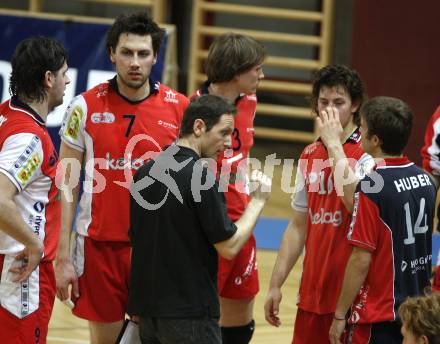 Volleyball Bundesliga Herren. Hypo VBK Klagenfurt gegen Hypo Niederoesterreich. Trainer Luca Tarantini, Peter Vanik, Adam Simac, Simon Breuss, Simon Fruehbauer, Alexander Xandi Huber (Hypo VBK). Klagenfurt, am 12.3.2008.

Copyright Kuess

---
pressefotos, pressefotografie, kuess, qs, qspictures, sport, bild, bilder, bilddatenbank