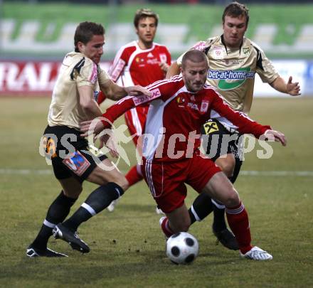 Fussball RTed Zac.  FC Kaernten gegen SC Austria Lustenau. Aljosa Vojnovic (FCK), Daniel Dunst, Patrick Seeger (Lustenau). Klagenfurt, am 14.3.2008. Klagenfurt, am 14.3.2008.

Copyright Kuess

---
pressefotos, pressefotografie, kuess, qs, qspictures, sport, bild, bilder, bilddatenbank