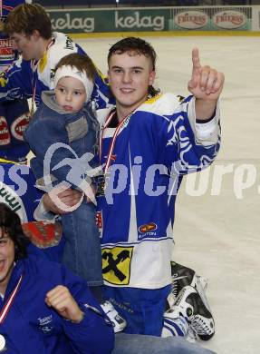 Eishockey. Oesterreichische U20 Meisterschaft. VSV gegen KAC. Jubel Andreas Kristler (VSV). Villach, am 15.3.2008.
Copyright Kuess

---
pressefotos, pressefotografie, kuess, qs, qspictures, sport, bild, bilder, bilddatenbank