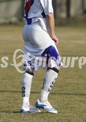 Fussball Regionalliga. SAK gegen SV Grieskirchen. Hose runter. Goran Jolic (SAK). Klagenfurt, am 15.3.2008.

Copyright Kuess

---
pressefotos, pressefotografie, kuess, qs, qspictures, sport, bild, bilder, bilddatenbank