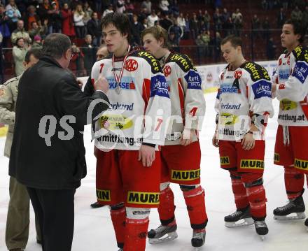 Eishockey. Oesterreichische U20 Meisterschaft. VSV gegen KAC. Medaillen fuer den zweiten Platz. Thomas Hundertpfund, Markus Pirmann, Thomas Kircher (KAC). Villach, am 15.3.2008.
Copyright Kuess

---
pressefotos, pressefotografie, kuess, qs, qspictures, sport, bild, bilder, bilddatenbank