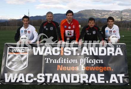 Fussball Regionalliga. SK WAC/St. Andrae. Neuzugaenge. Philipp Schenk, Trainer Peter Hrstic, Stefan Takats, Co-Trainer Gerald Baumgartner, Christoph Sauerschnig. St. Andrae, am 18.3.2008.
Foto: Kuess
---
pressefotos, pressefotografie, kuess, qs, qspictures, sport, bild, bilder, bilddatenbank