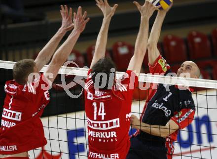 Volleyball. HYPO VBK gegen hotVolleys. Zhivko Kolev (HYPO), Hrazdira Michal, Kmet Thomas (hotVolleys). Klagenfurt, 19.3.2008.
Foto: Kuess
---
pressefotos, pressefotografie, kuess, qs, qspictures, sport, bild, bilder, bilddatenbank