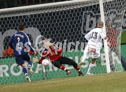 Fussball. Bundesliga. SK Austria Kelag Kaernten gegen FC Red Bull Salzburg.Wolf Patrick (Kaernten), Dudic Milan, Ochs Timo(Salzburg). Klagenfurt, 19.3.2008
Copyright Kuess

---
pressefotos, pressefotografie, kuess, qs, qspictures, sport, bild, bilder, bilddatenbank