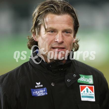 Fussball T-Mobile Bundesliga. SK Austria Kaernten gegen Red Bull Salzburg. Trainer Frenkie Schinkels (Kaernten). Klagenfurt, am 19.3.2008.

Copyright Kuess

---
pressefotos, pressefotografie, kuess, qs, qspictures, sport, bild, bilder, bilddatenbank