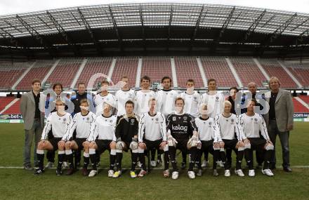 Fussball Regionalliga. SK Austria Kaernten Amateure. Mannschaftsfoto. Hinten von links: Marko Loibnegger, Jochen Kainz, Tormanntrainer Mario Pirmann,  Bernd Schierhuber, Daniel Oberlaender, Mihret Topcagic, Murat Veliu, Michael Ogris,  Salih Alic, Amela Baltic, Trainer Walter Schoppitsch, Helmut Koenig. Vorne von links:  Peter Pucker, Guenther Stoxreiter, Hans-Christian Rabl, Juergen Zedlacher, Josef Hudelist, Lukas Koenigshofer, David Tamegger, Raphael Groinig, Michael Kulnik. Klagenfurt, am 21.3.2008.

Copyright Kuess

---
pressefotos, pressefotografie, kuess, qs, qspictures, sport, bild, bilder, bilddatenbank