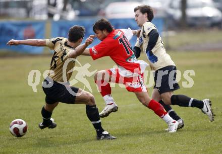 Fussball Kaerntner Liga. KAC gegen DSG Sele/Zell. Zsolt Vari (KAC), Toni Smrtnik, Florian Siencnik (Sele/Zell). Klagenfurt, am 23.3.2008.
Foto: Kuess 
---
pressefotos, pressefotografie, kuess, qs, qspictures, sport, bild, bilder, bilddatenbank