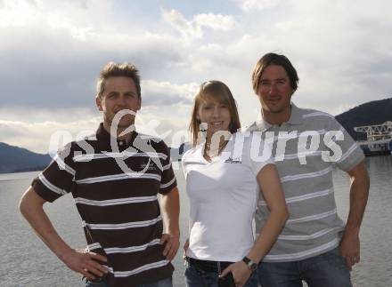 Acro Fliegen. Paragleiten, Leichtathletik.  Bernd Hornboeck, Stefanie Waldkircher, Alexander Meschuh. Stadion Klagenfurt, am 20.3.2008.

Copyright Kuess

---
pressefotos, pressefotografie, kuess, qs, qspictures, sport, bild, bilder, bilddatenbank