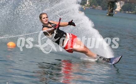 Wasserski. Wasserschi. Irena Rohrer. Poertschach, 7.9.2005.
Foto: Kuess
---
pressefotos, pressefotografie, kuess, qs, qspictures, sport, bild, bilder, bilddatenbank