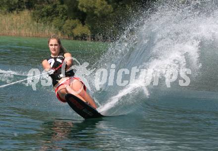 Wasserski. Wasserschi. Irena Rohrer. Poertschach, 7.9.2005.
Foto: Kuess
---
pressefotos, pressefotografie, kuess, qs, qspictures, sport, bild, bilder, bilddatenbank