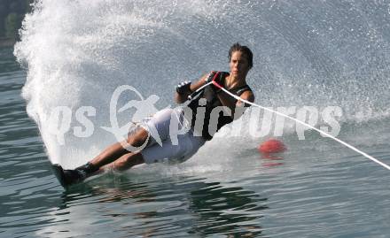 Wasserski. Wasserschi. Claudio Koestenberger. Poertschach, 7.9.2005.
Foto: Kuess
---
pressefotos, pressefotografie, kuess, qs, qspictures, sport, bild, bilder, bilddatenbank