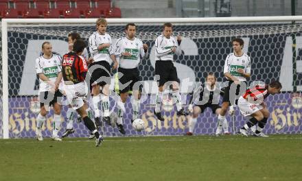 Fussball T-Mobile Bundesliga. SK Austria Kaernten gegen LASK. Freistoss Ivica Vastic (LASK). Klagenfurt, am 29.3.2008.

Copyright Kuess

---
pressefotos, pressefotografie, kuess, qs, qspictures, sport, bild, bilder, bilddatenbank