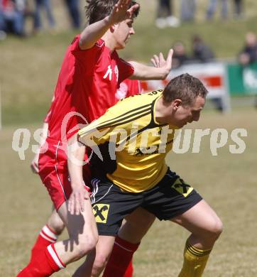 Fussball Unterliga Ost. Rosental Derby. Koettmannsdorf gegen Ludmannsdorf. Mario Frank (Koettmannsdorf), Christian Klinar (Ludmannsdorf). Klagenfurt, am 29.3.2008.

Copyright Kuess

---
pressefotos, pressefotografie, kuess, qs, qspictures, sport, bild, bilder, bilddatenbank