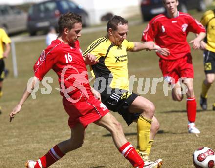 Fussball Unterliga Ost. Rosental Derby. Koettmannsdorf gegen Ludmannsdorf. Mario Frank (Koettmannsdorf), Johannes Kroepfl (Ludmannsdorf). Klagenfurt, am 29.3.2008.

Copyright Kuess

---
pressefotos, pressefotografie, kuess, qs, qspictures, sport, bild, bilder, bilddatenbank