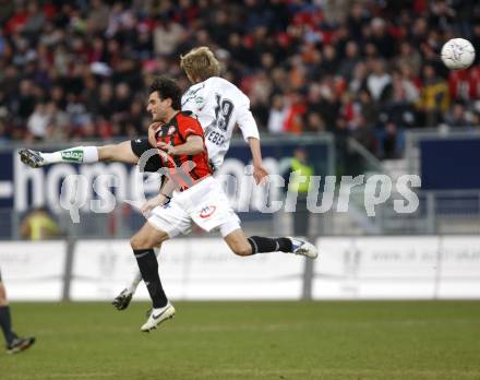 Fussball T-Mobile Bundesliga. SK Austria Kaernten gegen LASK. Manuel Weber (Kaernten), Michael Baur (LASK). Klagenfurt, am 29.3.2008.

Copyright Kuess

---
pressefotos, pressefotografie, kuess, qs, qspictures, sport, bild, bilder, bilddatenbank