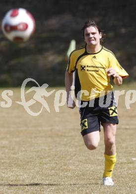 Fussball Unterliga Ost. Rosental Derby. Koettmannsdorf gegen Ludmannsdorf. Ermin Camdzic (Koettmannsdorf). Klagenfurt, am 29.3.2008.

Copyright Kuess

---
pressefotos, pressefotografie, kuess, qs, qspictures, sport, bild, bilder, bilddatenbank