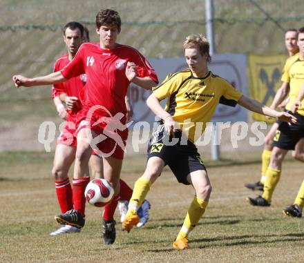 Fussball Unterliga Ost. Rosental Derby. Koettmannsdorf gegen Ludmannsdorf. Martin Linder (Koettmannsdorf), Christian Klinar (Ludmannsdorf). Klagenfurt, am 29.3.2008.

Copyright Kuess

---
pressefotos, pressefotografie, kuess, qs, qspictures, sport, bild, bilder, bilddatenbank