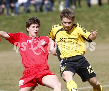 Fussball Unterliga Ost. Rosental Derby. Koettmannsdorf gegen Ludmannsdorf. Michael Pesjak (Koettmannsdorf), Christian Klinar (Ludmannsdorf). Klagenfurt, am 29.3.2008.

Copyright Kuess

---
pressefotos, pressefotografie, kuess, qs, qspictures, sport, bild, bilder, bilddatenbank